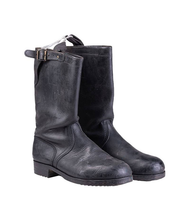 KATONAI CSIZMA - FEKETE - A NÉMET HADSEREG KÉSZLETÉBŐL SZÁRMAZÓ FELESLEG - HASZNÁLT