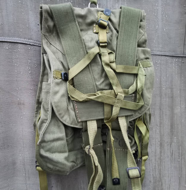 Military Olive Rare Romanian Retro Rucksack- Vintage - good condition