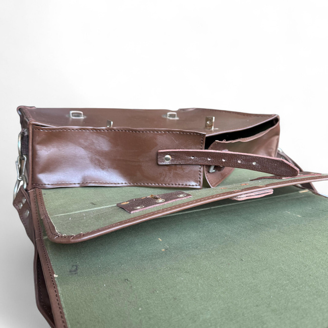 Vintage Aktatáska - Műbőr - 42 x 33 cm - Román Hadsereg Katonai Surplusz - Barna - Jó Állapotban