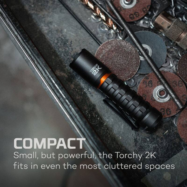 Nebo Torchy 2K LED-es zseblámpa, akkumulátor, 2000lm, 3 fényerőfokozat, turbó funkció és villogó fény, alumínium, IP66, szürke