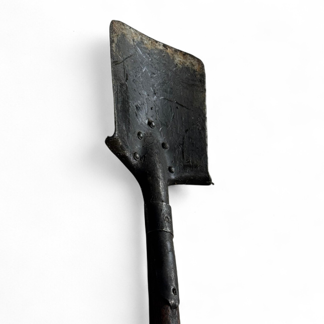 FIXED TRENCH SHOVEL - GERMAN MODEL WWI-WWII - MODEL 3 - ROMANIAN ARMY MILITARY SURPLUS - IN GOOD CONDITION