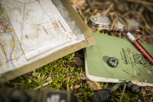 Iránytű gomb - kicsi - fekete - Helikon