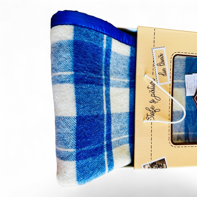 Román Merinó Gyapjútakaró Prémium Díszdobozban - Elena Modell - Barna, Kék/Natúr Bézs - 140x200 cm - 707 g/m²