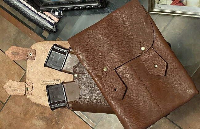 Bőr táska 4 AK-47 tölténytárhoz - Román hadsereg feleslege - Jó állapotban