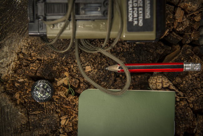 Iránytű gomb - kicsi - fekete - Helikon