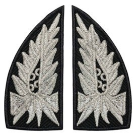 Hímzett megkülönböztető elemek a helyi rendőrség egyenruhájához