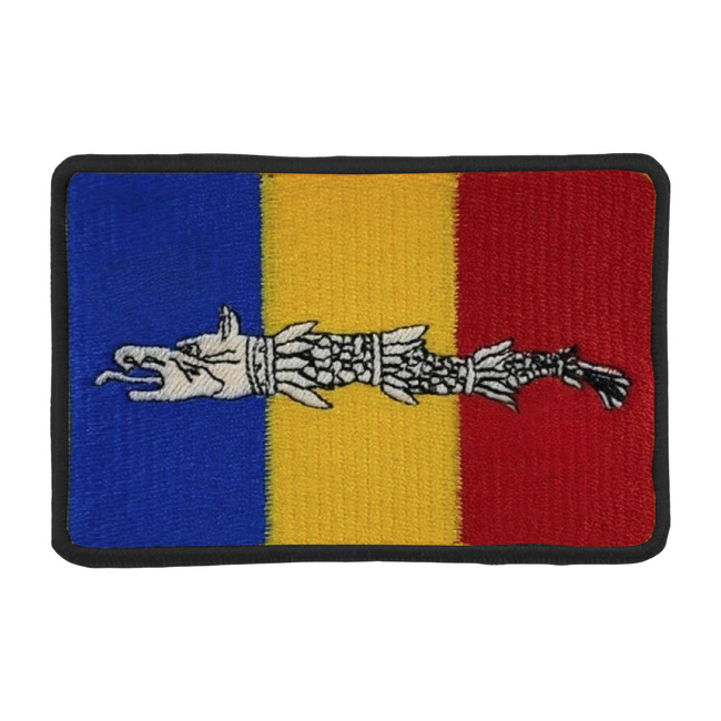 Ecuson Lupul Dacic cu aplicare Velcro (cu scai) - 9,5x6,5 cm - brodat pe suport tricolor cu contur negru