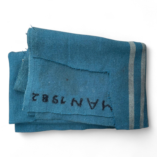 TISZTA GYAPJÚ VINTAGE TAKARÓ - 140x210 CM - ROMÁN HADSEREG KATONAI FELESLEG - MEGROMLOTT -  NAGYON KOPOTT