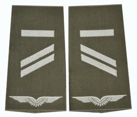 EMBLÉMA - GENUINE GERMAN AIR FORCE O.D./SILVER SHOULDER LOOPS ´OBERGEFREITER UA´
