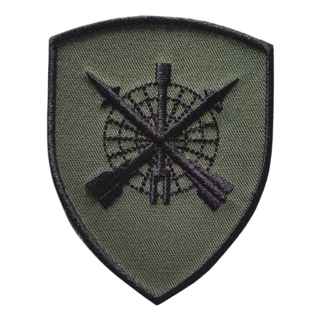 EMBLEMA SEMN DE ARMA MANECA SCUT - RACHETE /ANTIAERIANA - BRODATA PE SUPORT KAKI CU FIR NEGRU