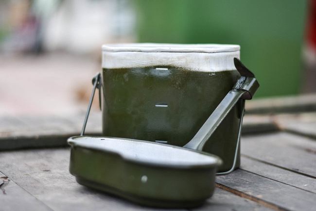 ALUMÍNIUM KULACS - VALÓDI KATONAI FELESLEG ROMÁN HADSEREG - jó állapotban