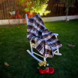 Román Merinó Gyapjú Takaró Prémium Dobozzal és Overlock Szegéllyel - Andreea Modell - Barna/Natúr Bézs - 150 x 200 cm