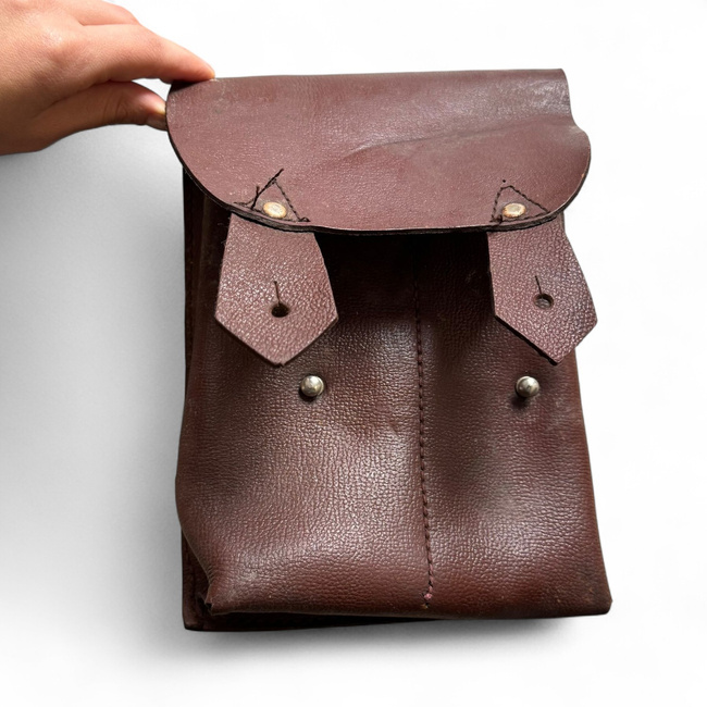 Leather bag for 4 AK-47 magazines - Romanian Army Surplus - In good condition