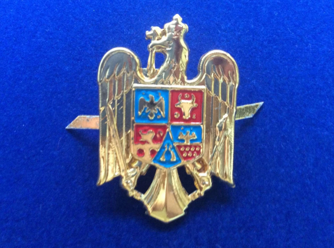MILITARY CAP INSIGNIA - CROWNED EAGLE - ROMANIAN MILITARY SURPLUS