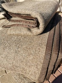 Vintage Wool Blend Blanket - 140 x 200 cm - Romanian Army Military Surplus - Beige - Good Condition