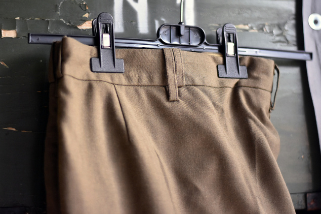 Egyenruhás kabát és 2 nadrág - Román katonai többlet - Barna/Oliva - Mint Új