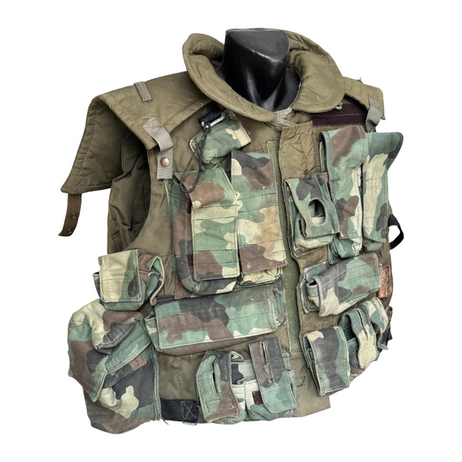 Golyóálló mellény M típusú - Román hadsereg katonai felesleg - Woodland Camouflage/Oliva zöld - Jó állapotban