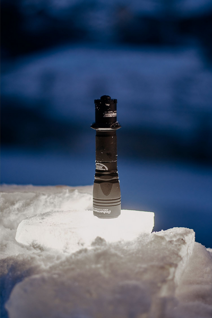 Armytek Dobermann XP-L HI fehér taktikai zseblámpa