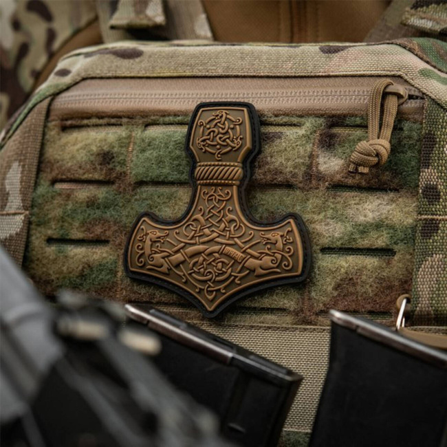 PVC JELVÉNY 3D MJÖLNIR - COYOTE - NAGY - M-TAC