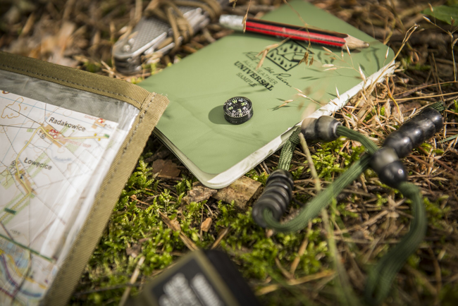 Iránytű gomb - kicsi - fekete - Helikon