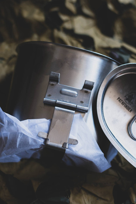 ROZSDAMENTES ACÉL BÖGRE FEDÉLLEL - 0.7 L - "PATHFINDER" - HELIKON®