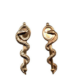 2 DB KATONAI RANGJELZÉS - ORVOS/EGÉSZSÉGÜGY - KATONAI FELESLEG ROMÁN HADSEREG - ARANY - JÓ ÁLLAPOTBAN