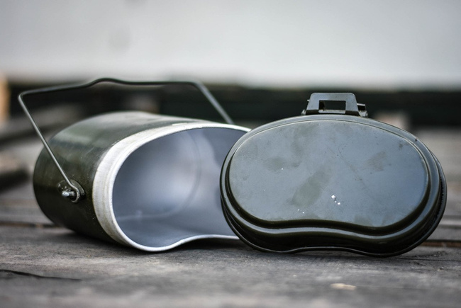 ALUMÍNIUM KULACS - VALÓDI KATONAI FELESLEG ROMÁN HADSEREG - jó állapotban