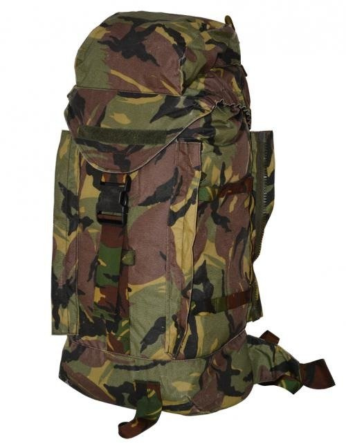 HÁTIZSÁK OLDALSÓ ZSEBEK NÉLKÜL - STRIKE - 40 L - DPM CAMO - HASZNÁLT