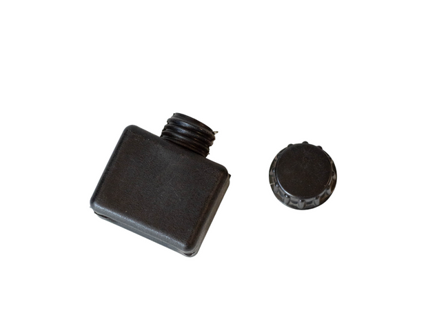 PALACK/TARTÁLY FEDŐVEL OLAJHOZ - 50ML - KATONAI FELESLEG A ROMÁN HADSEREGTŐL - JÓ ÁLLAPOTBAN