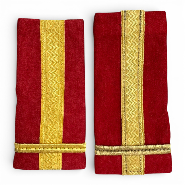 TISZTI RENDFOKOZAT, GYALOGSÁG, ZENE - ŐRNAGY JEL NÉLKÜL, VÖRÖS VÁROS - KATONAI FELESLEG ROMÁN HADSEREG - HASZNÁLT