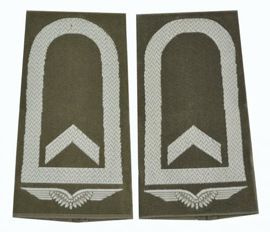EMBLÉMA - GENUINE GERMAN AIR FORCE O.D./SILVER SHOULDER LOOPS ´FELDWEBEL´