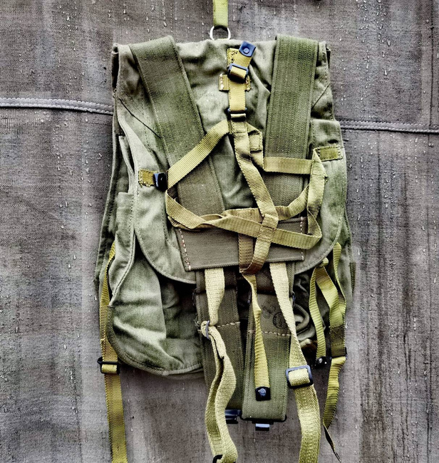 Military Olive Rare Romanian Retro Rucksack- Vintage - good condition