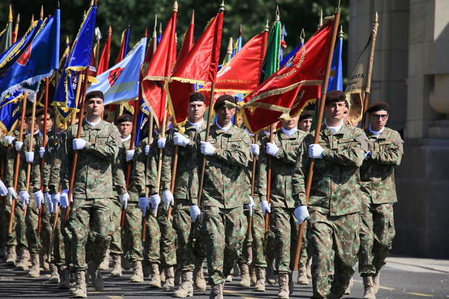 ROMANIAN MILITARY BOOTS - DESERT - LIKE NEW