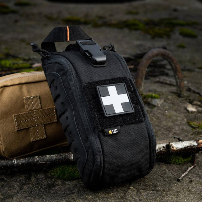 MEDIC CROSS NÉGYZET ALAKÚ PVC JELVÉNY - FEKETE/SZÜRKE - M-TAC