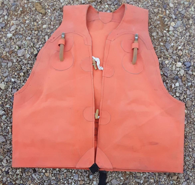 RESCUE VEST - ORANGE - MILITARY SURPLUS ROMANIAN ARMY, RESCUE SERVICES - DECO