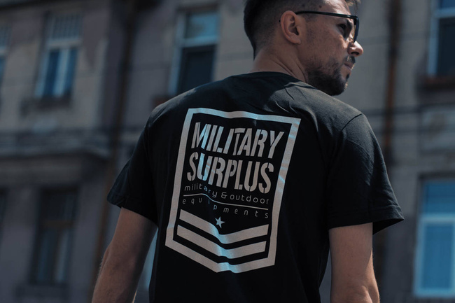 ALAP MAGNUM PÓLÓ "MILITARY SURPLUS" FELIRATTAL - FEKETE