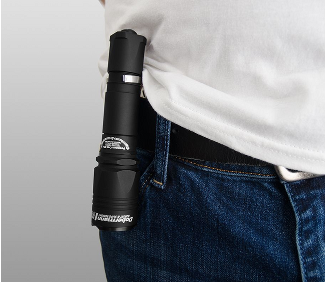 Armytek Dobermann XP-L HI fehér taktikai zseblámpa