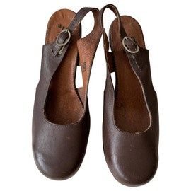 NŐI SZANDÁL VASTAG SAROKKAL - NYÁRI - BARNA - ROMÁN HADSEREG KATONAI TÖBBLET - JÓ ÁLLAPOTBAN