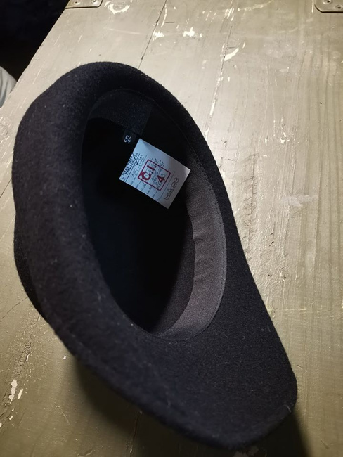 GYAPJÚ SAPKA - FEKETE FEHÉR PÁNTTAL - KATONAI FELESLEG ROMÁN HADSEREG - MINT ÚJ