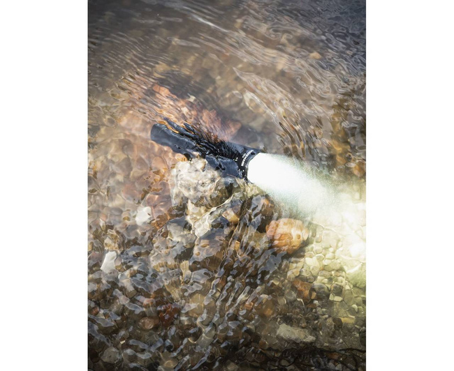 Armytek Dobermann Pro Magnet USB zseblámpa (meleg fény) - Fekete