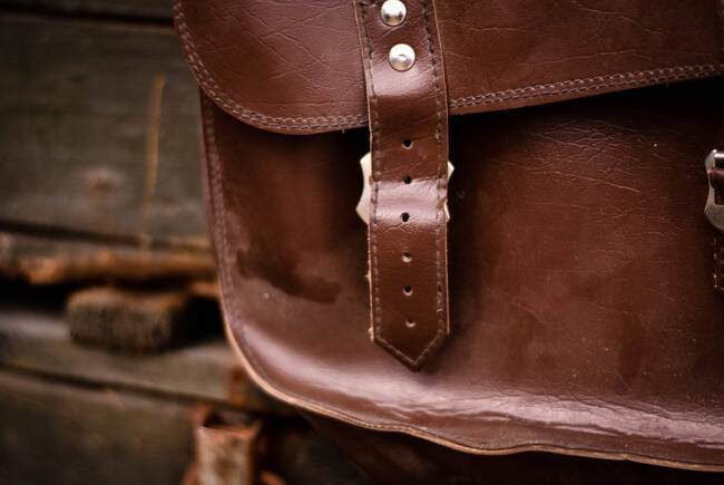 Műbőr táska, román hadsereg felesleg, jó állapotban