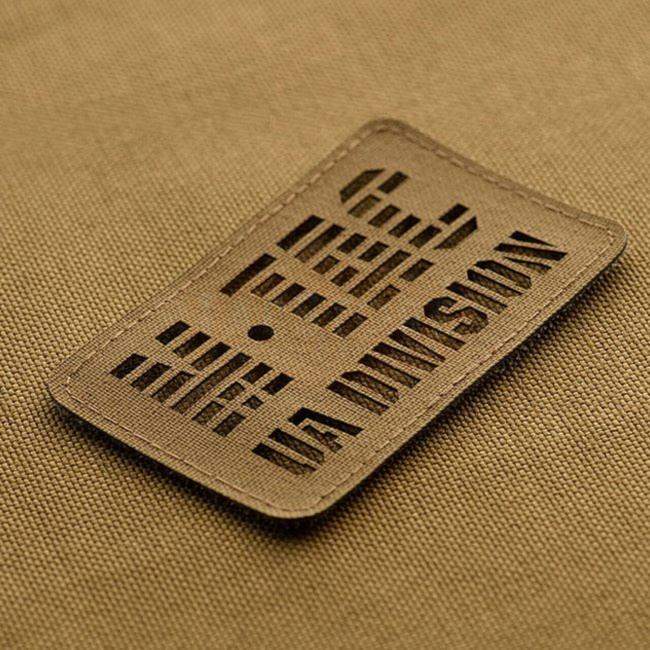 UA DIVÍZIÓ VÉGTŐL VÉGIG LÉZERVÁGOTT JELVÉNY - COYOTE - M-TAC