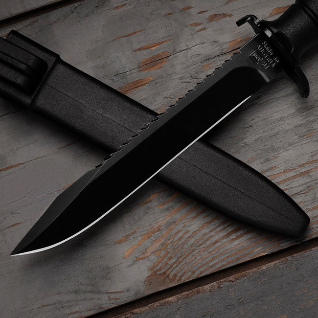 Glock FM81 katonai túlélő kés fogazott pengével - Fekete