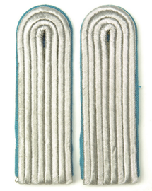 East Germ.Blue Epaulets Offic.piping