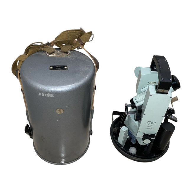 RÉGI OROSZLÁN THEODOLIT - 2T5K - RÉGI SZOVJETORSZÁGI IDŐSZAKI SZINT - KOLLEKTÍV