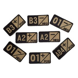 BLOOD GROUP jelvény 0+ hímzett bézs színű hátlapon fekete fonallal - tépőzáras rögzítés - 7 x 3,5 cm