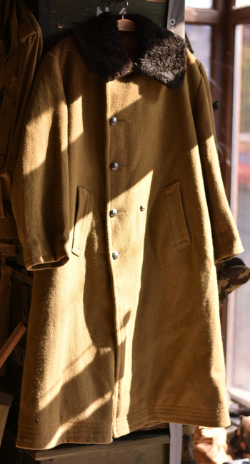 WINTER COAT, LONG, MADE OF WOOL, WITH FUR COLLAR, OLIVE GREEN - MILITARY SURPLUS FROM ROMANIAN ARMY - LIKE NEW