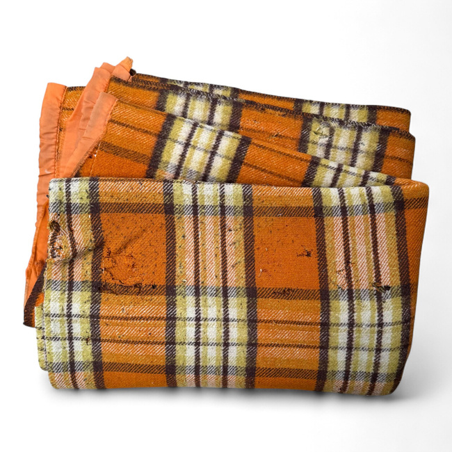 TISZTA GYAPJÚ VINTAGE TAKARÓ - 140x210 CM - ROMÁN HADSEREG KATONAI FELESLEG - MEGROMLOTT -  NAGYON KOPOTT