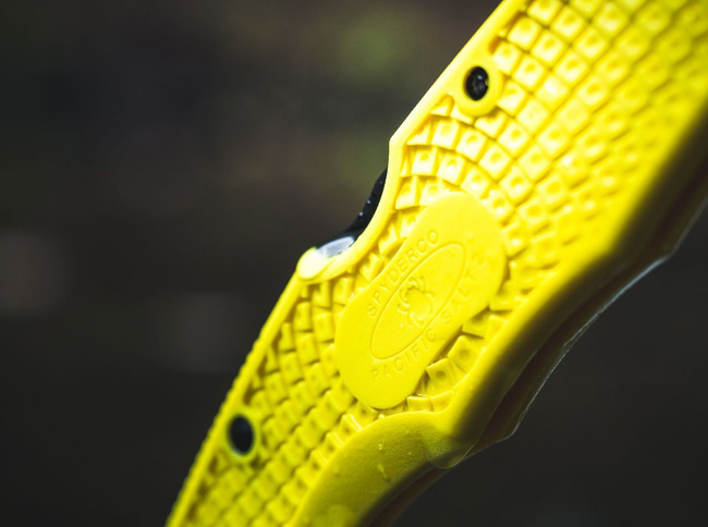 PACIFIC SALT 2 POCKET KNIFE - YELLOW - SPYDERCO