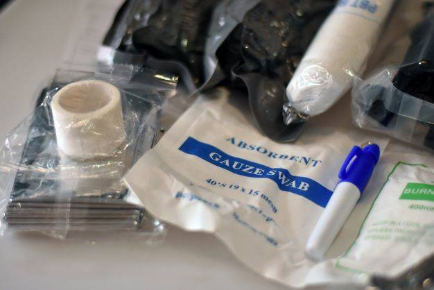 COMPLETE FIRST AID, SURVIVAL AND MEDICAL EMERGENCY KIT - WITH POUCH AND ACCESSORIES - 15 PIECES - LECTER TACTICAL